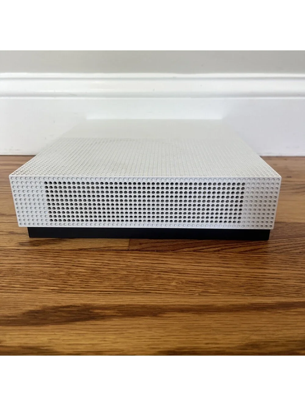 Microsoft Xbox One S – Model 1681 – White – Console Only